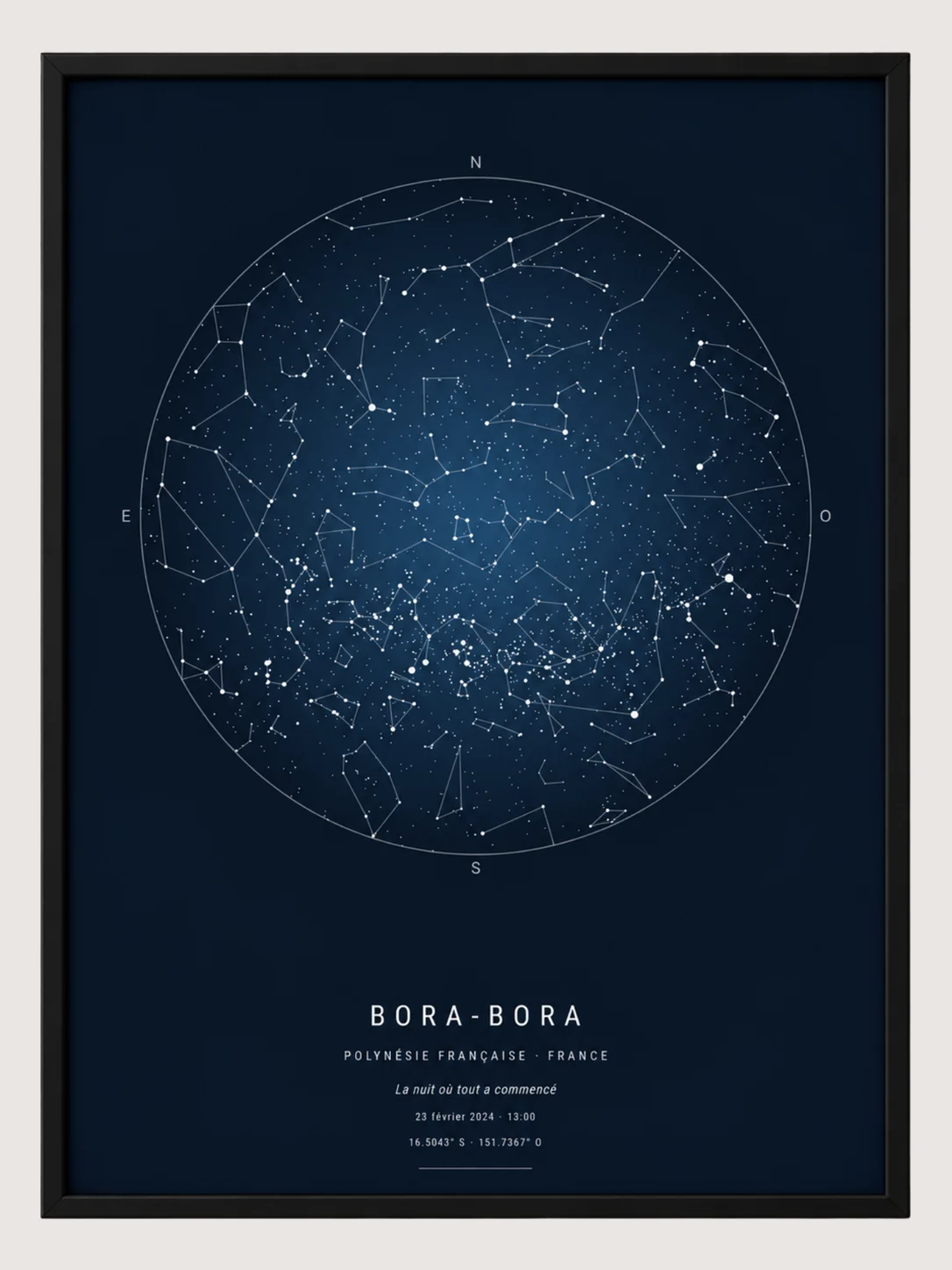 Affiche carte du ciel de Bora-Bora à plat, dans un cadre noir, sur fond clair