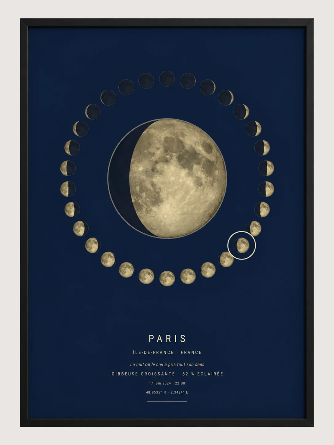 Affiche phase de lune de Paris à plat, dans un cadre noir, sur fond clair