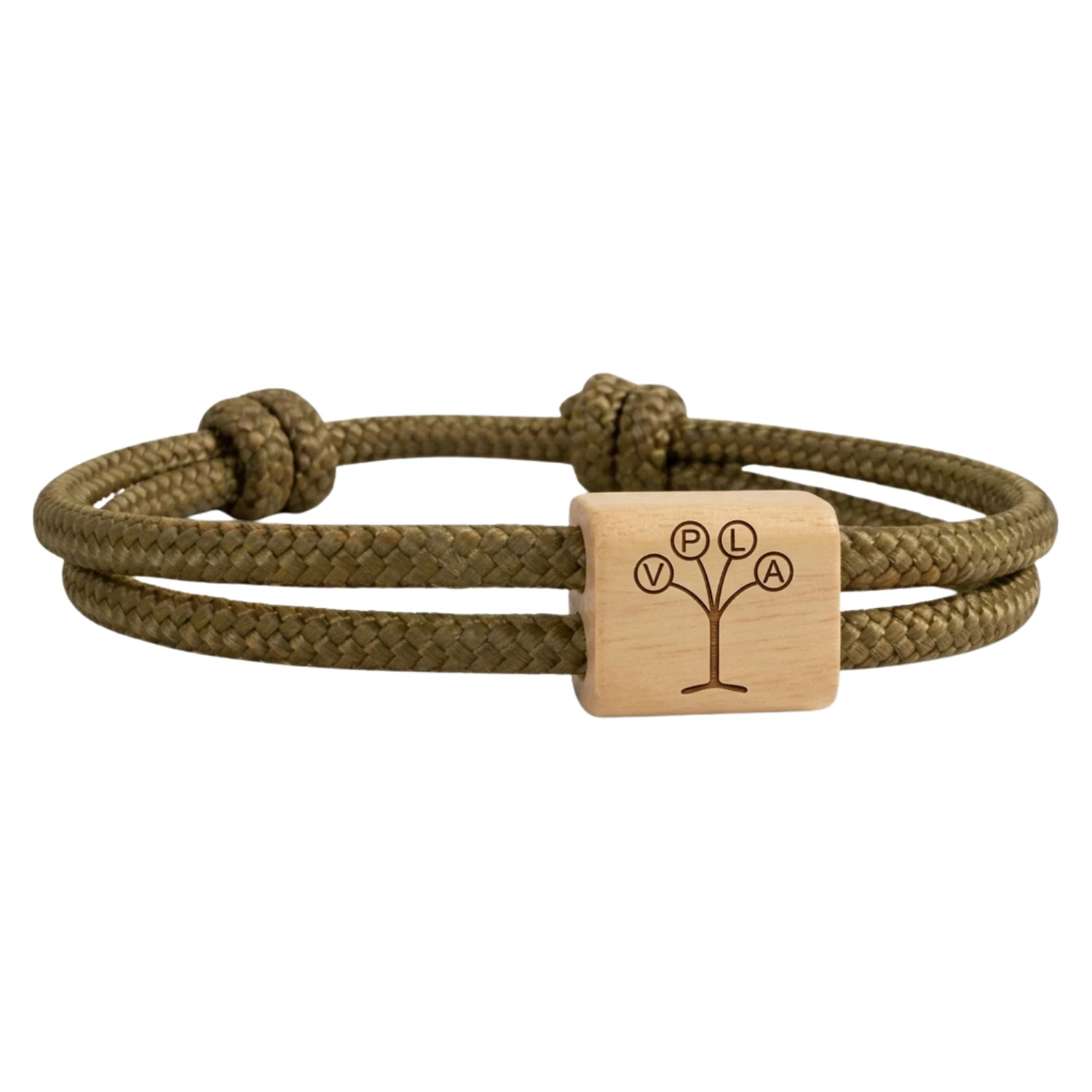 Bracelet Arbre de famille sur cordon vert olive : cordon marin double à nœuds coulissants et plaque carrée en bois de cerisier, gravée d’un arbre dont les quatre branches portent les initiales V, P, L et A.