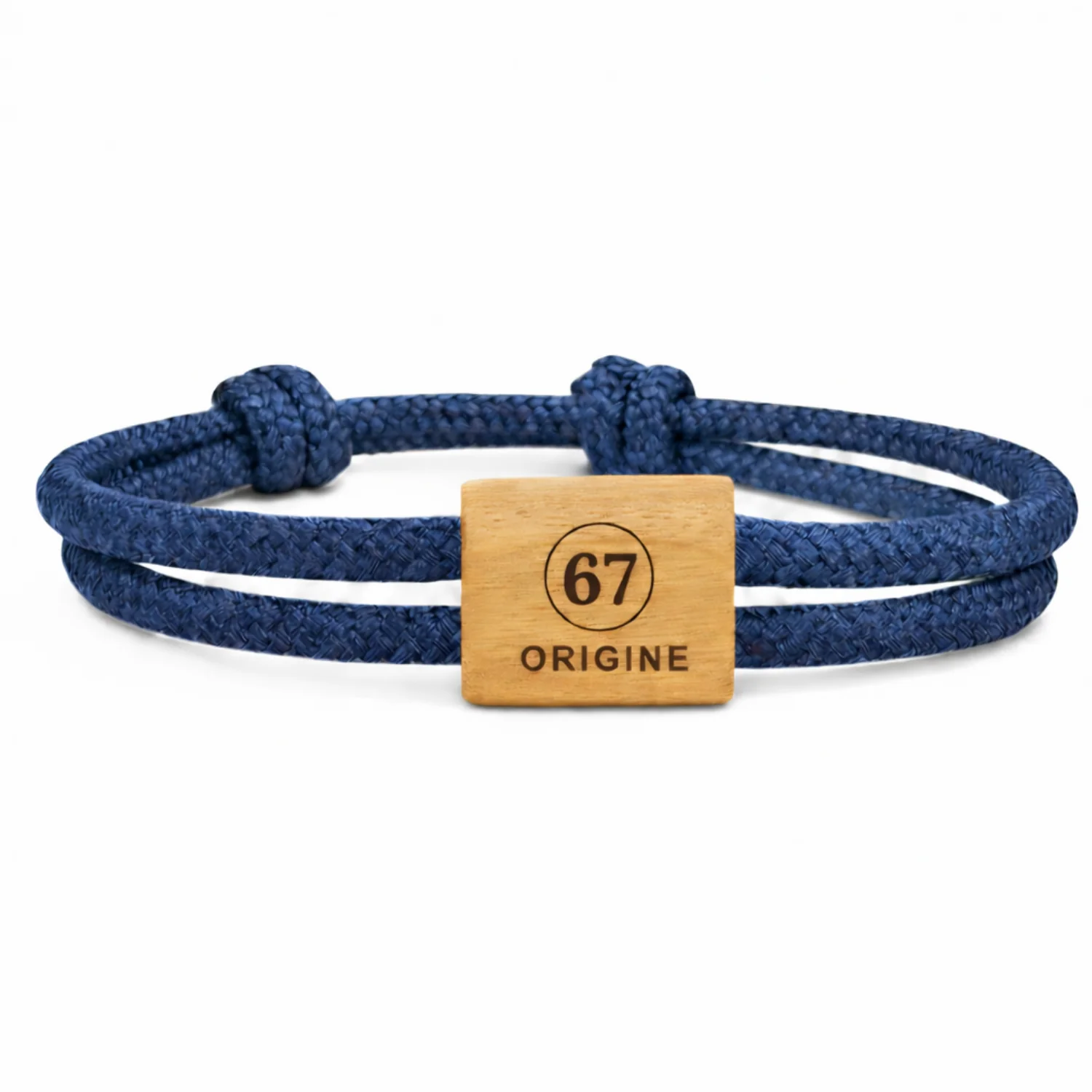 Numéro 67 gravé dans un cercle sous le mot ORIGINE, cordon bleu navy