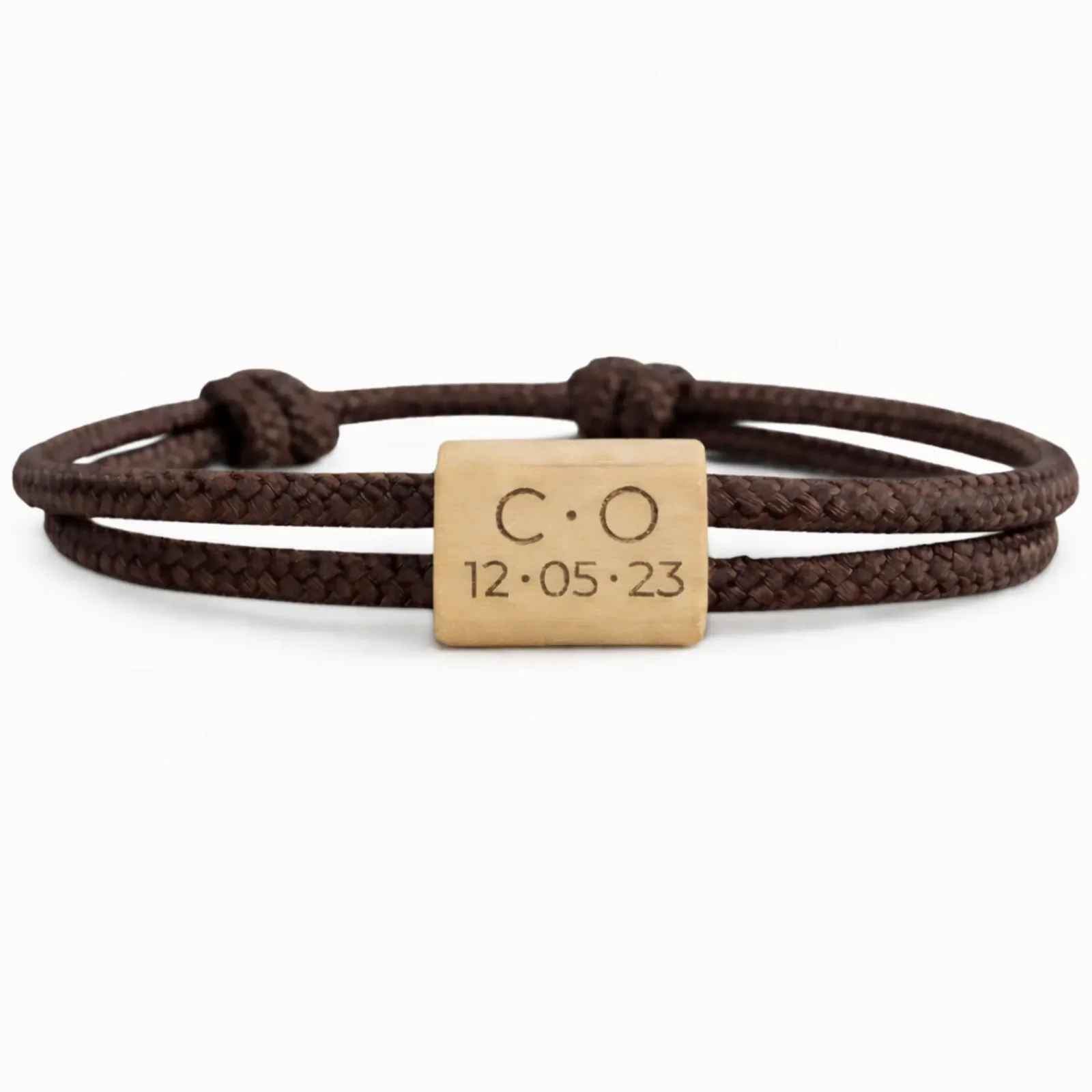 Initiales C et O séparées d'un point, date 12 · 05 · 23 en dessous, cordon marron