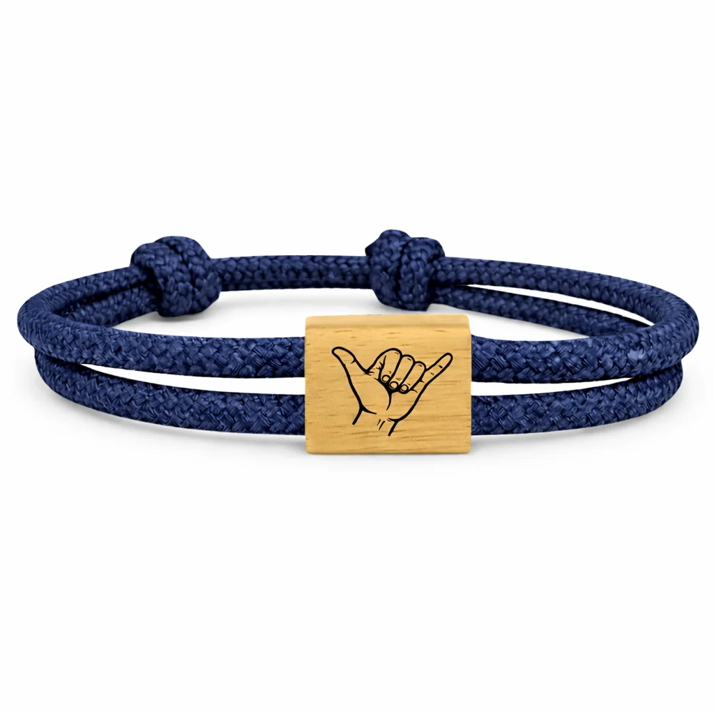 Main en shaka gravée sur le passant, cordon bleu navy